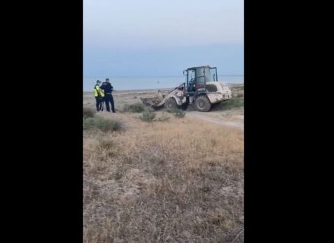 Rayonlara getmək üçün sürücülərin istifadə etdiyi torpaq yollar qazıldı – VİDEO