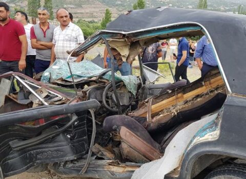 Tovuzda ağır qəza: Ata öldü, oğlu xəsarət aldı – FOTO