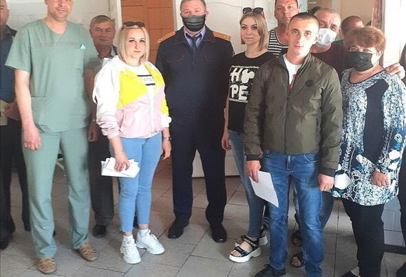Maska taxmayan müstəntiq gülüş hədəfinə çevrildi – FOTO Maska taxmayan müstəntiq gülüş hədəfinə çevrildi – FOTO