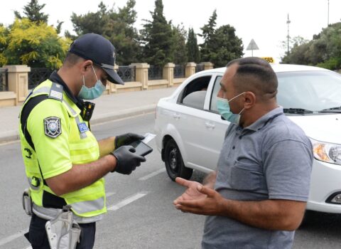 İctimai yer, küçə və bulvarlarda 5 nəfərdən artıq toplaşmaq qadağan edildi