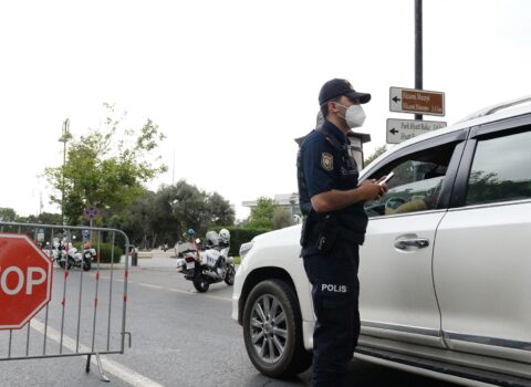 800 nəqliyyat vasitəsi postlardan geri qaytarıldı – RƏSMİ
