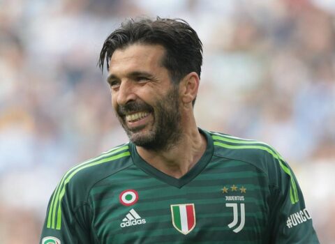 Buffon daha bir il “Yuventus”da qalacaq