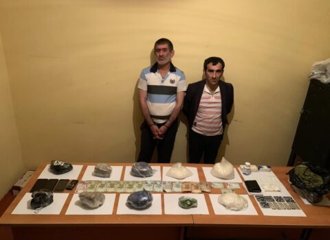 Dövlət qurumuna məxsus avtomobildə narkotik daşıdılar – Azərbaycanda – FOTOLAR