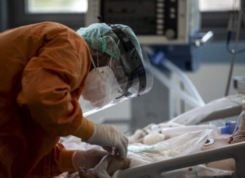Azərbaycanda süni tənəffüs aparatına qoşulan neçə koronavirus xəstəsi var?- RƏSMİ