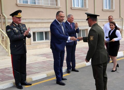 Naxçıvanda hərbi qulluqçulara xidməti mənzillər verildi – FOTO