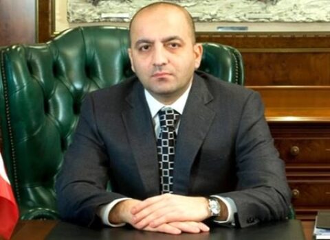 Mənsimovun şirkəti bəyanat yaydı: “Belə mübarizə bizə lazım deyil”.