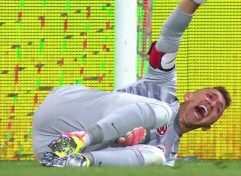 Muslera aylarla yaşıl meydanlardan kənar qalacaq