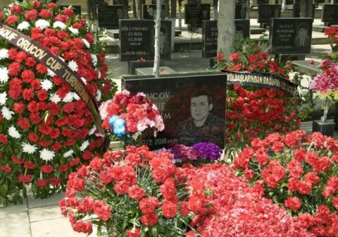 “Murov Qartalı” Raquf Orucovun dəfnində Müdafiə Nazirliyinin rəsmiləri niyə İŞTİRAK ETMƏYİB?