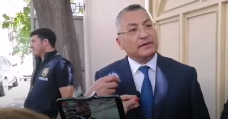 “Qaçqınkom”da ETİRAZ – Sədr şikayətçilərin qarşısında söz tapa bilmədi – VİDEO