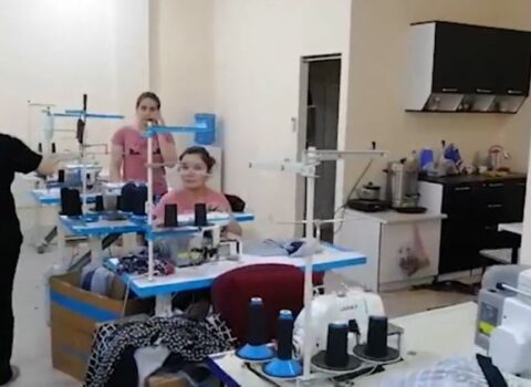 Abşeronda qanunsuz fəaliyyət göstərən dərzi sexi aşkar olundu, 56 nəfər cərimələndi – FOTO