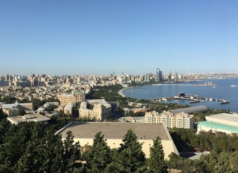 Bakını kəskin qoxu bürüdü – Nə baş verir?