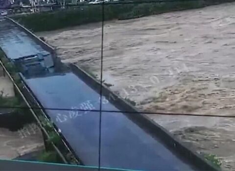 480 illik tarixi körpü çökdü