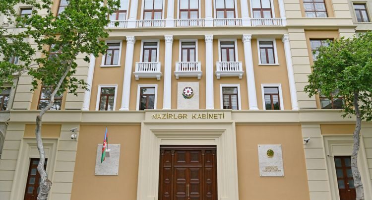 Baş Nazir Əli Əsədov Konstitusiya Məhkəməsinə sorğu göndərdi Baş Nazir Əli Əsədov Konstitusiya Məhkəməsinə sorğu göndərdi