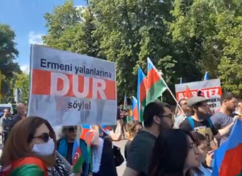Ermənistanın Berlindəki səfirliyi qarşısında etiraz aksiyası keçirilir