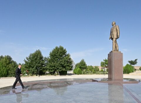 İlham Əliyev Qobustanda – FOTOLAR – YENİLƏNİB