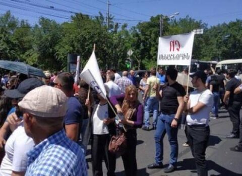 Yerevanda etiraz aksiyası: “Baş nazir xalqa qarşıdır”
