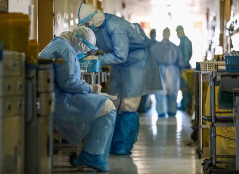 Azərbaycanda süni tənəffüs cihazında olan koronavirus xəstələrinin sayı azaldı
