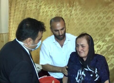 Türkiyəli həkimlər Polad Həşimovun ailəsini ziyarət etdi – VİDEO