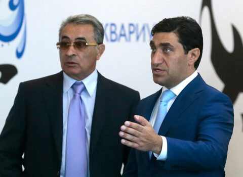 “Siz kimin əmisi oğlusunuz, Nisanovun, Rəhimovun, ya dığaların?!.”