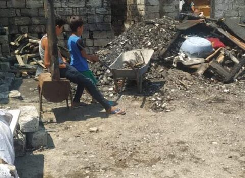 TƏCİLİ: Bu uşaqların evi yandı – Hazırda yaşamağa yerləri yoxdur – FOTOLAR