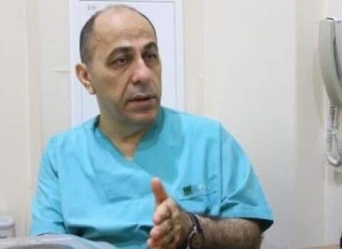 Həkim Adil Qeybulla koronavirusun yayılmasına səbəb olan avtobuslardakı  sıxlıqda BNA-nı ittiham etdi - VİDEO | KONKRET