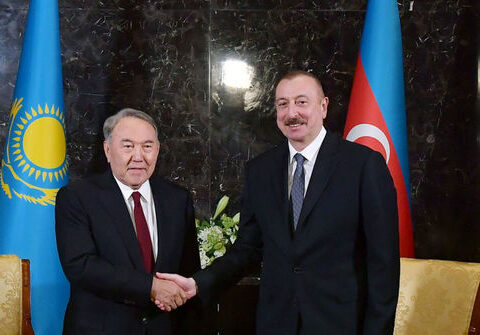 İlham Əliyev Nursultan Nazarbayevi təbrik etdi