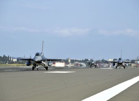 “TurAz Qartalı-2020” təlimlərində iştirak edəcək F-16 təyyarələri Azərbaycana gəldi – VİDEO
