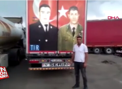 Gürcü polisi Mübarizin fotosunu sökmək istədi, dava düşdü – VİDEO