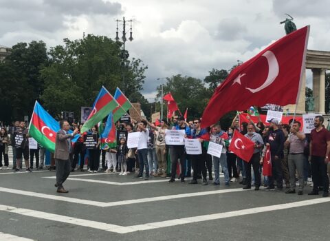 Budapeştdə erməni təcavüzünə qarşı kütləvi mitinq keçirilir – FOTOLAR