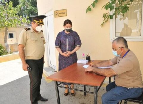 Qadın icra başçısı orduya yazıldı – FOTO