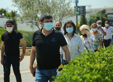 KORONAVİRUS BƏLASI: Açıq havada da maskanın taxılması məcburi ola bilər – AÇIQLAMA