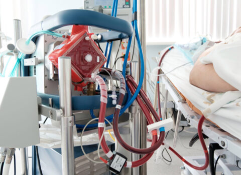 Məşhur həkimin vəziyyəti ağırlaşdı, ECMO cihazına qoşuldu – FOTO