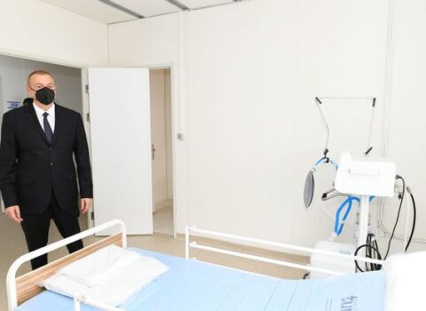 Prezident Şəkidə modul tipli xəstəxanada yaradılan şəraitlə tanış oldu – FOTOLAR