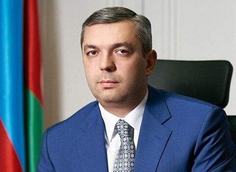 PA rəhbəri və rəhbər şəxsləri Silahlı Qüvvələrə ianə etdi