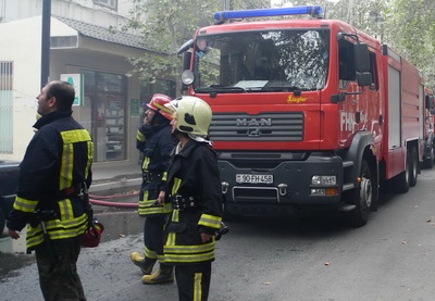 Bakıda bir-birinə bitişik 3 tikilidə yanğın oldu