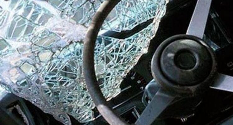 Samuxda minik maşını aşıb, sürücü xəsarət aldı Samuxda minik maşını aşıb, sürücü xəsarət aldı