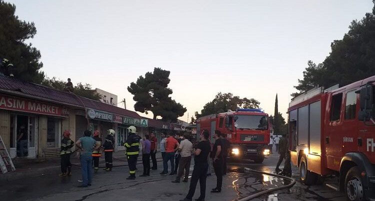 Azərbaycanda ticarət obyektləri yandı – FOTO Azərbaycanda ticarət obyektləri yandı – FOTO
