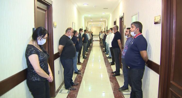 Bakıda karantin qaydalarını pozan “pub” aşkar edilib, 31 nəfər cərimələndi – FOTO – VİDEO Bakıda karantin qaydalarını pozan “pub” aşkar edilib, 31 nəfər cərimələndi – FOTO – VİDEO