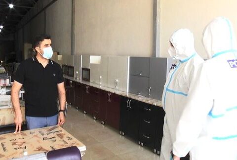 Azərbaycanda koronavirus xəstəsi qaldığı evi tərk etdi – FOTO