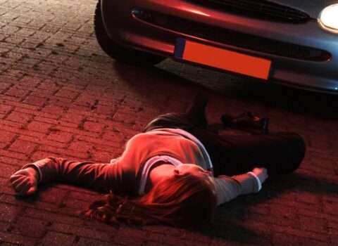 Bakıda avtomobil 13 yaşlı qızı vurdu