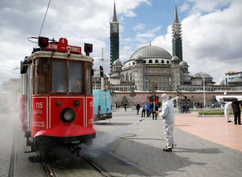 Türkiyədə koronavirusa yoluxanların sayı 240,8 mini ötdü