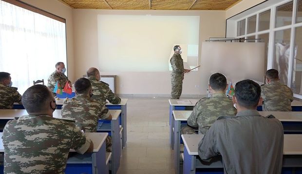 İki qardaş ölkənin bölmə komandirləri arasında təcrübə mübadiləsi aparılır – VİDEO İki qardaş ölkənin bölmə komandirləri arasında təcrübə mübadiləsi aparılır – VİDEO