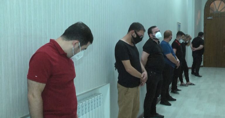 “40 pillə” restoranının sahibi və müştəriləri cərimələndi – FOTOLAR “40 pillə” restoranının sahibi və müştəriləri cərimələndi – FOTOLAR