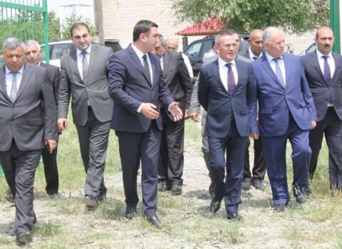Yas mərasimlərinə müdaxilə edən icra başçısı buna niyə göz yumur? – VİDEO