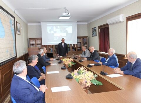 Eks-deputat Prezidentin çağırışına əməl etmir – FOTOFAKT
