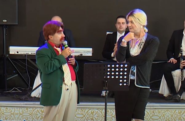 “Bu şəhərdə” Sevinc Osmanqızını belə parodiya etdi – VİDEO “Bu şəhərdə” Sevinc Osmanqızını belə parodiya etdi – VİDEO