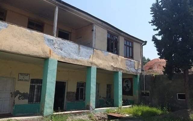 Məşhur Qazax Müəllimlər Seminariyası kimi tanınan tarixi binanı abadlaşdıran niyə tapılmır? – REPORTAJ Məşhur Qazax Müəllimlər Seminariyası kimi tanınan tarixi binanı abadlaşdıran niyə tapılmır? – REPORTAJ