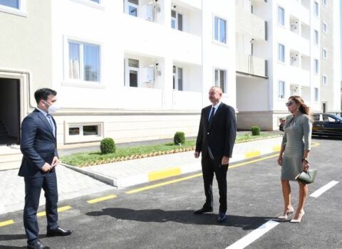 Prezident və xanımı yataqxana binasının açılışında – FOTOLAR – YENİLƏNİB