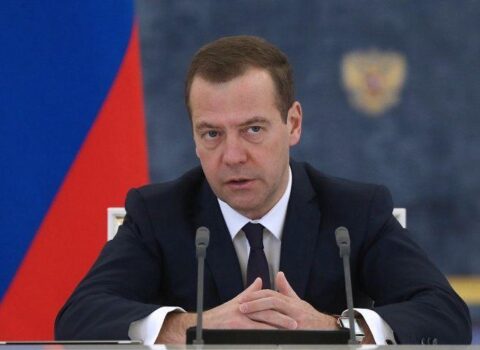 Rusiyada işləmək qaydaları dəyişdirilir – Medvedev sərtləşmə olacağını açıqladı