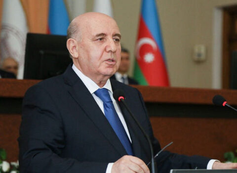 Deputatın qardaşı oğlu üç nəfərə bu qədər pul “atıb”